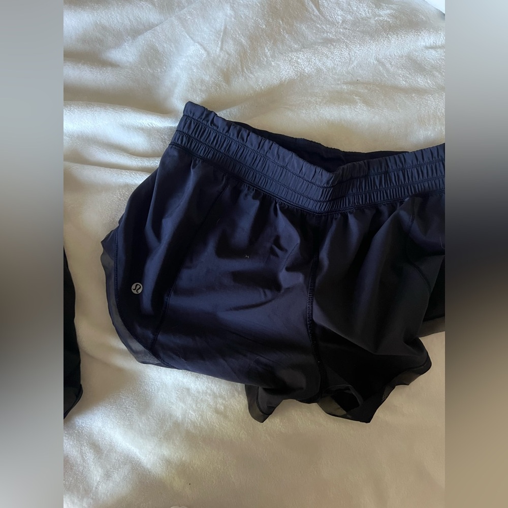 LULULEMON HOTTY TODDY SIZE 8 LINERLESS SHORTS